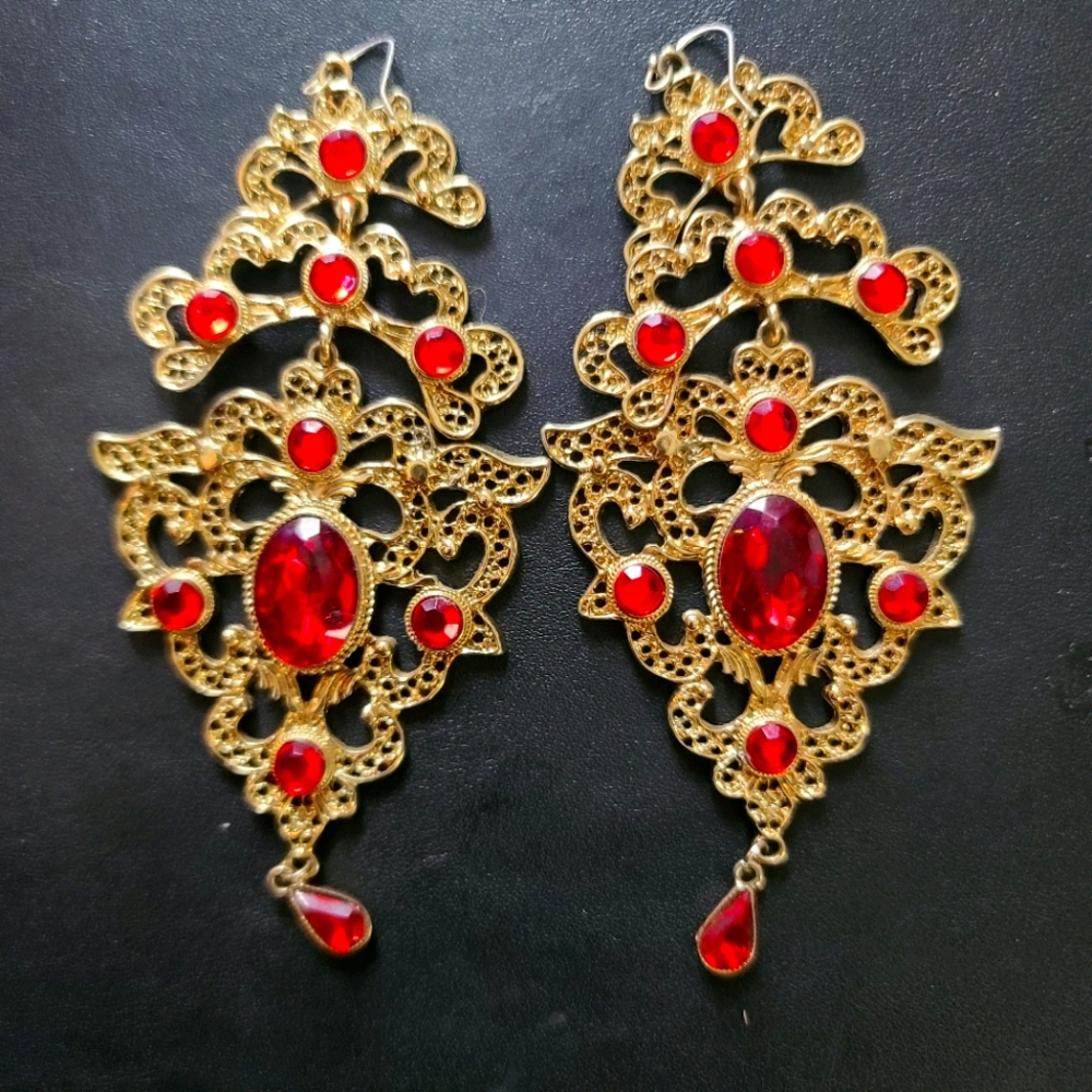 Chandelier earrings